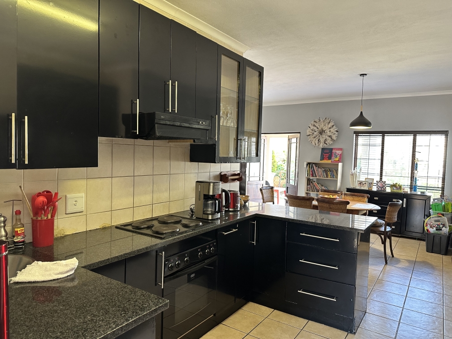 5 Bedroom Property for Sale in Thatchfield Estate Gauteng