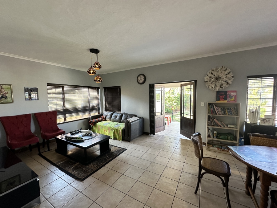 5 Bedroom Property for Sale in Thatchfield Estate Gauteng