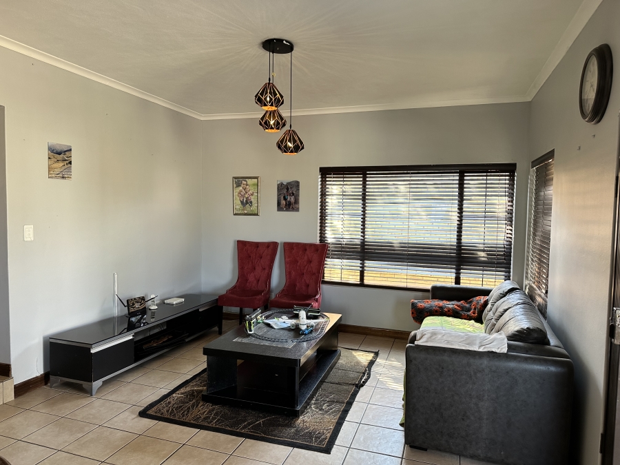 5 Bedroom Property for Sale in Thatchfield Estate Gauteng