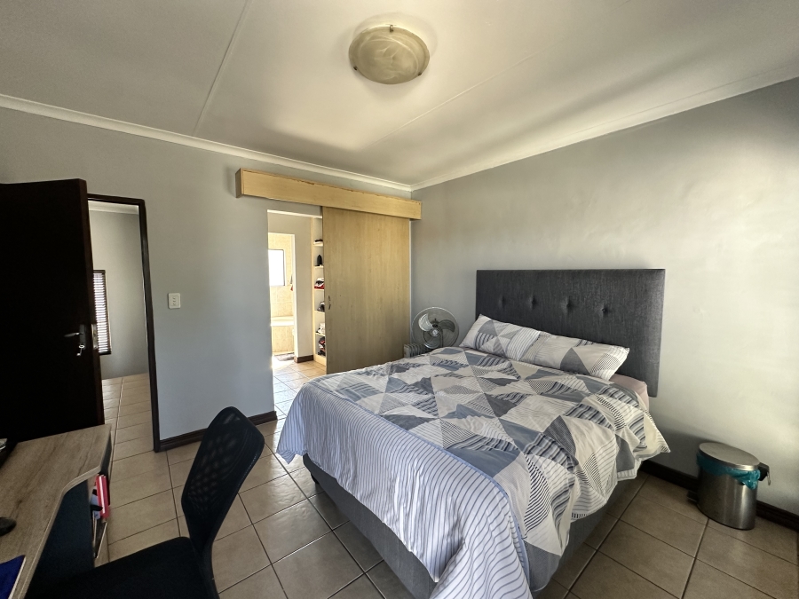 5 Bedroom Property for Sale in Thatchfield Estate Gauteng