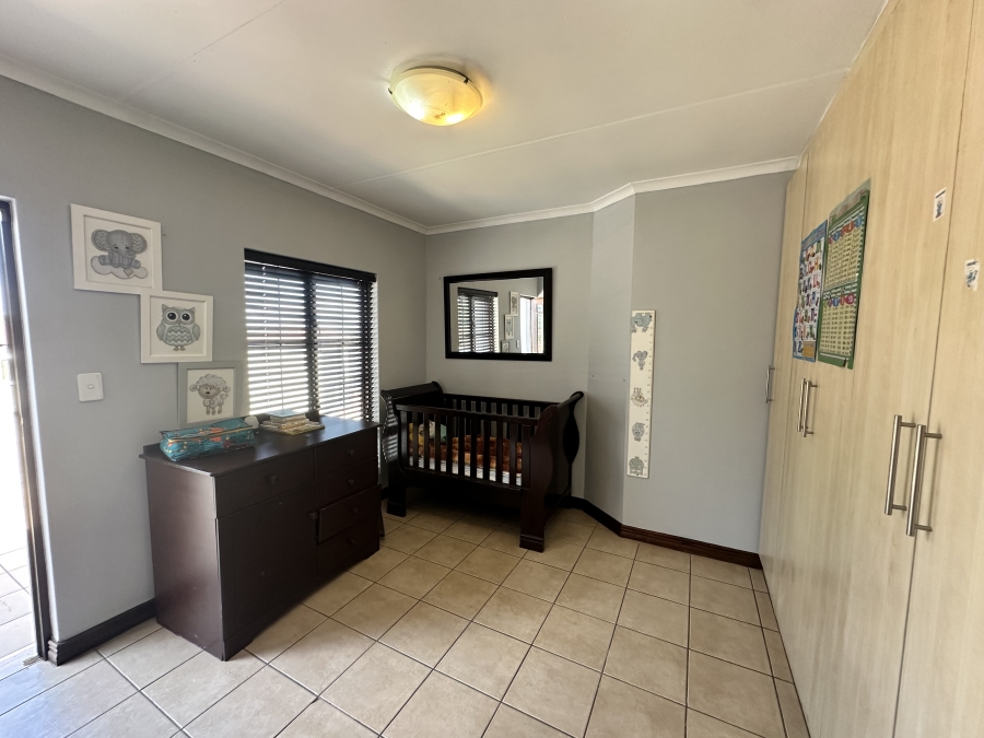 5 Bedroom Property for Sale in Thatchfield Estate Gauteng