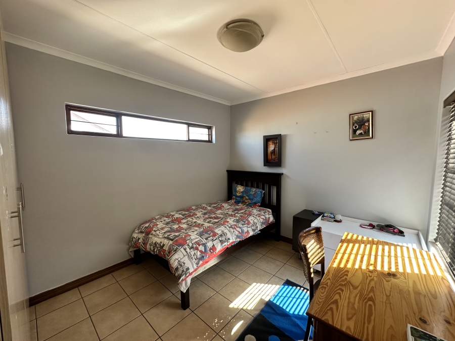 5 Bedroom Property for Sale in Thatchfield Estate Gauteng