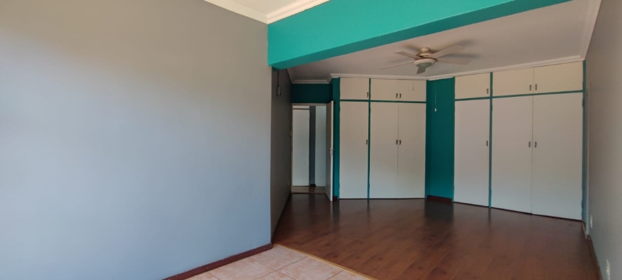 To Let 3 Bedroom Property for Rent in Rooihuiskraal Gauteng