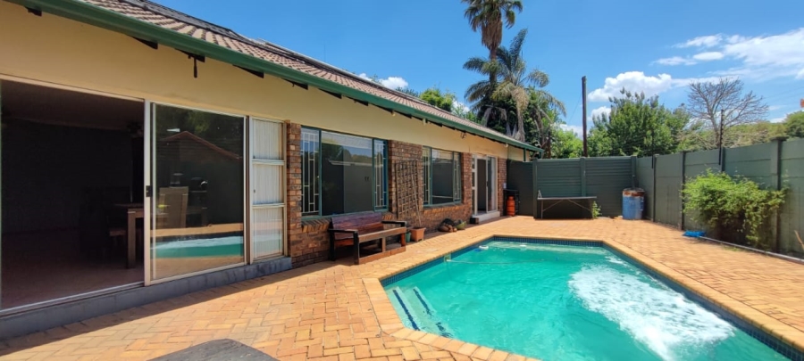 To Let 3 Bedroom Property for Rent in Rooihuiskraal Gauteng