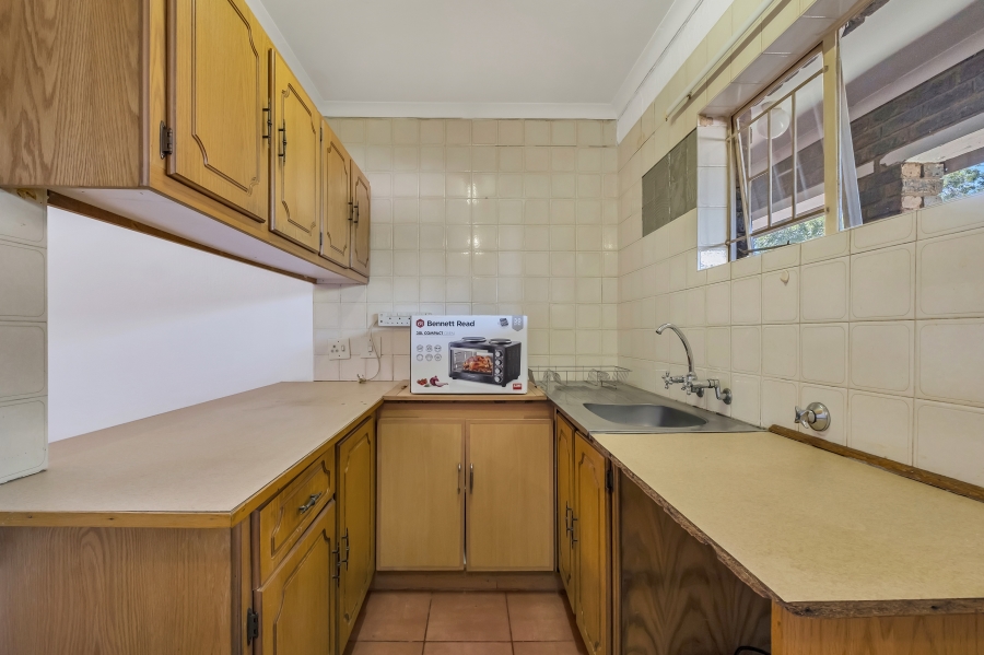 1 Bedroom Property for Sale in Linden Gauteng