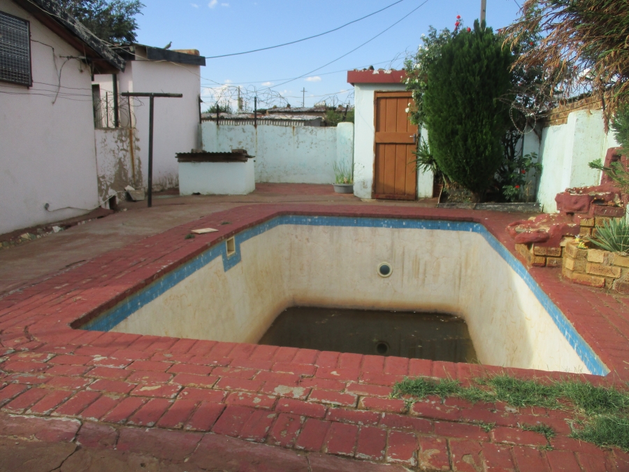 2 Bedroom Property for Sale in Tshepisong Gauteng