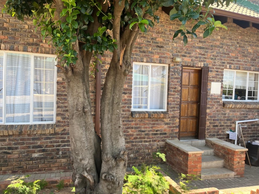 3 Bedroom Property for Sale in Noordwyk Gauteng