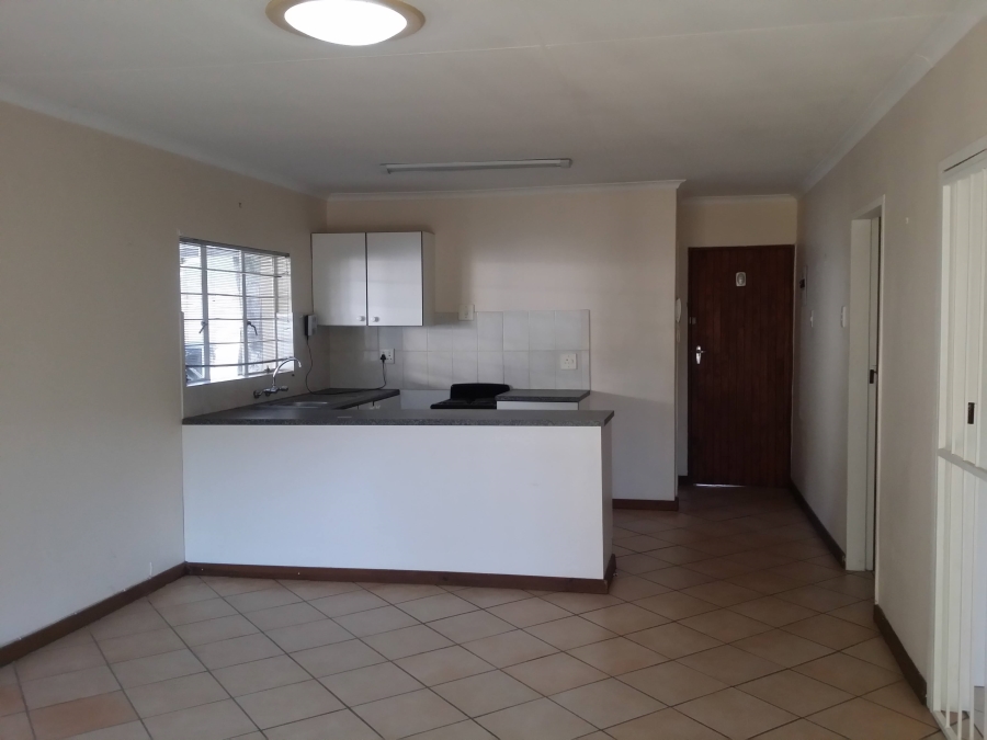 To Let 2 Bedroom Property for Rent in Fontainebleau Gauteng