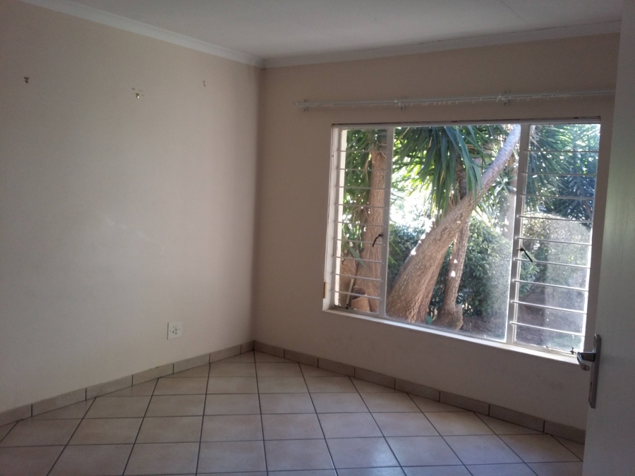 To Let 2 Bedroom Property for Rent in Fontainebleau Gauteng