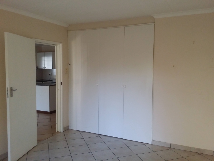 To Let 2 Bedroom Property for Rent in Fontainebleau Gauteng