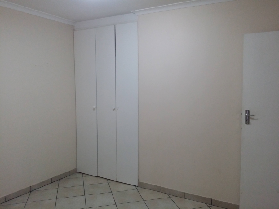 To Let 2 Bedroom Property for Rent in Fontainebleau Gauteng