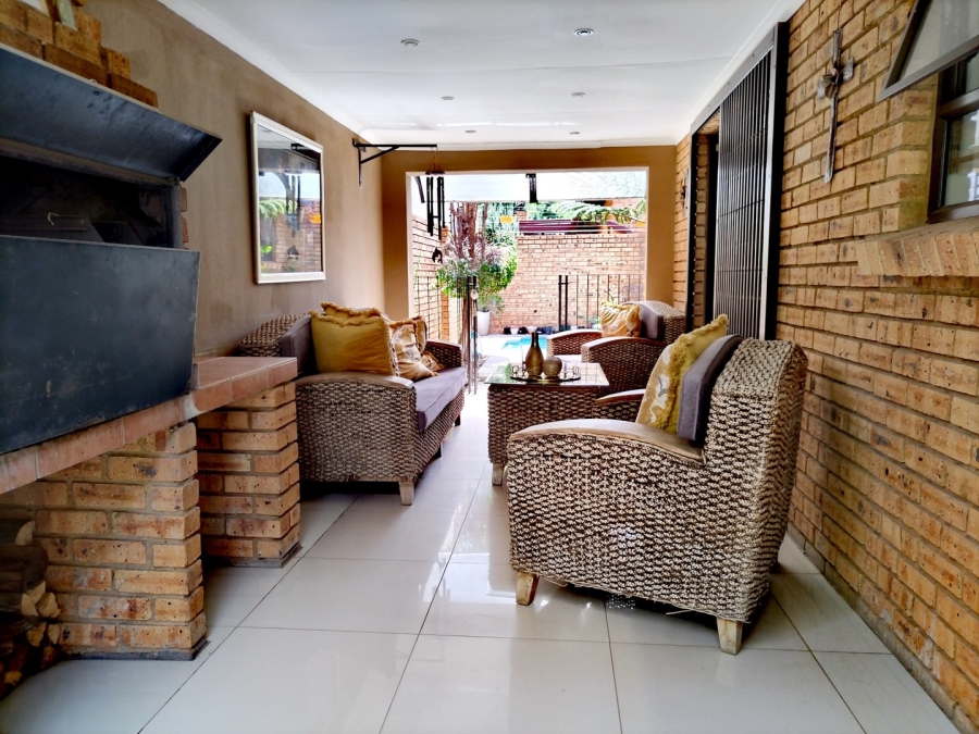 3 Bedroom Property for Sale in New Redruth Gauteng