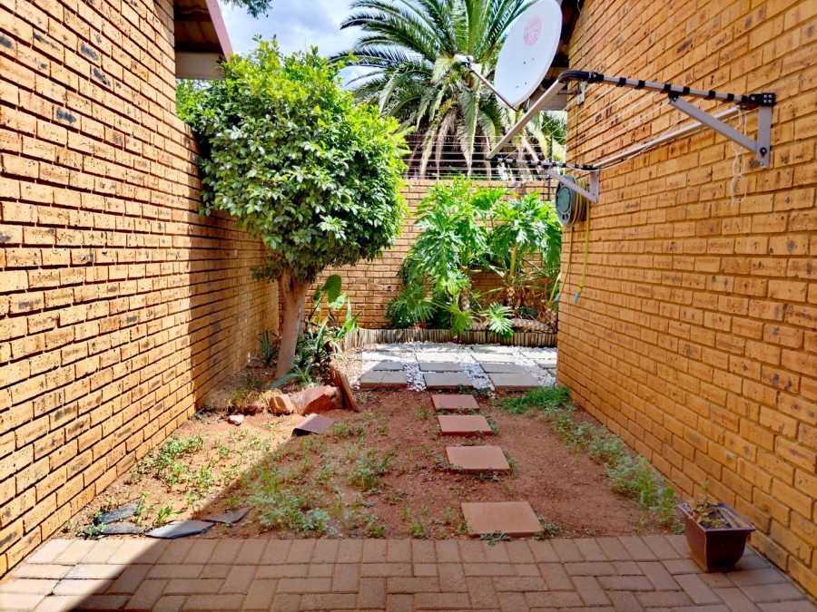 3 Bedroom Property for Sale in New Redruth Gauteng