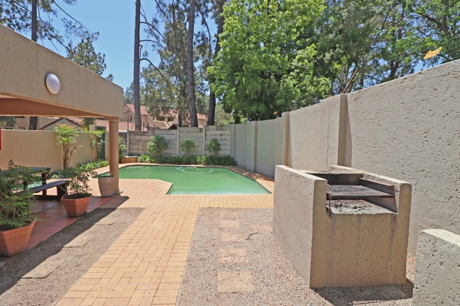 To Let 1 Bedroom Property for Rent in Bryanston Gauteng