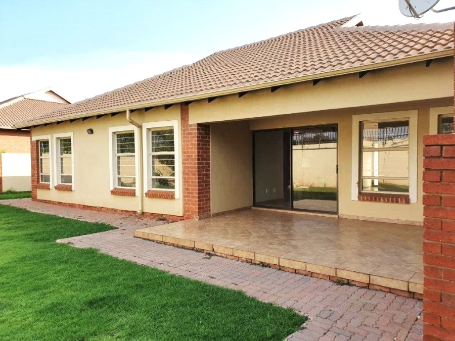 To Let 3 Bedroom Property for Rent in The Wilds Gauteng