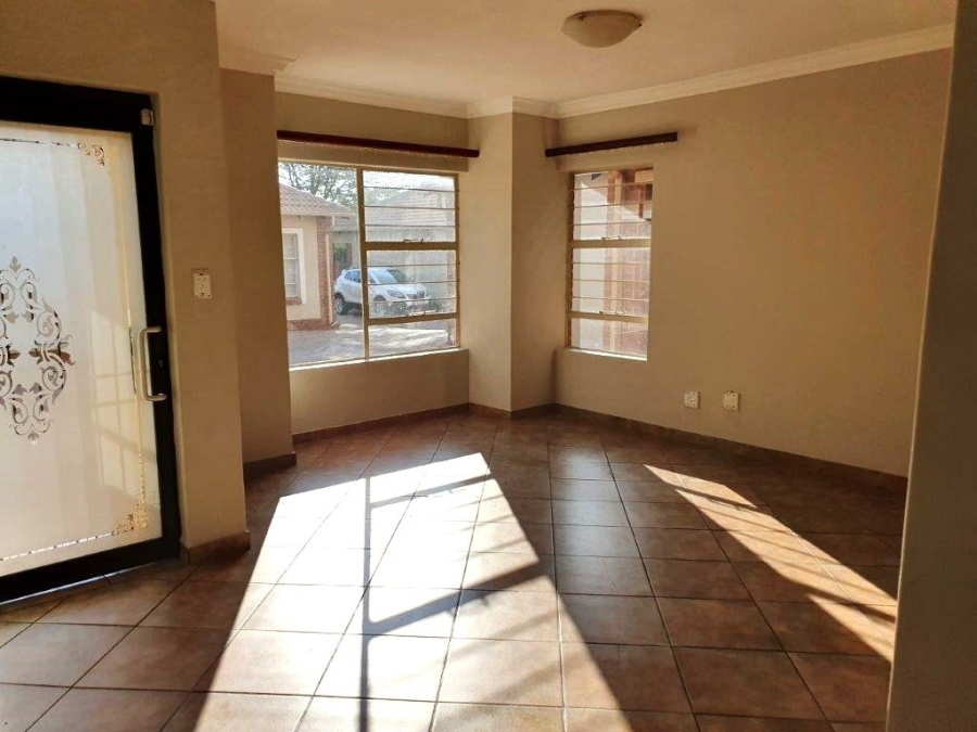 To Let 3 Bedroom Property for Rent in The Wilds Gauteng