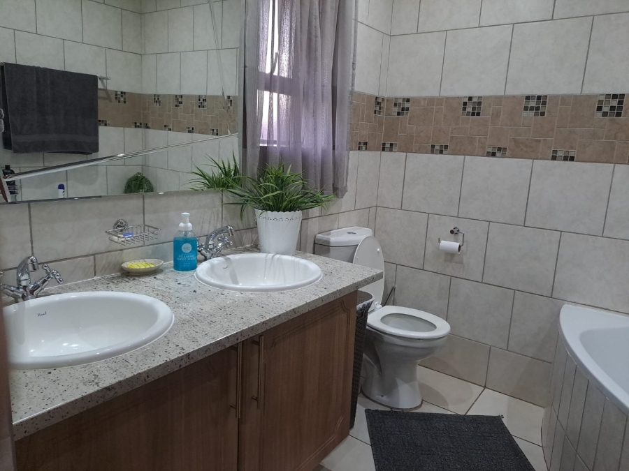 4 Bedroom Property for Sale in The Wilds Gauteng