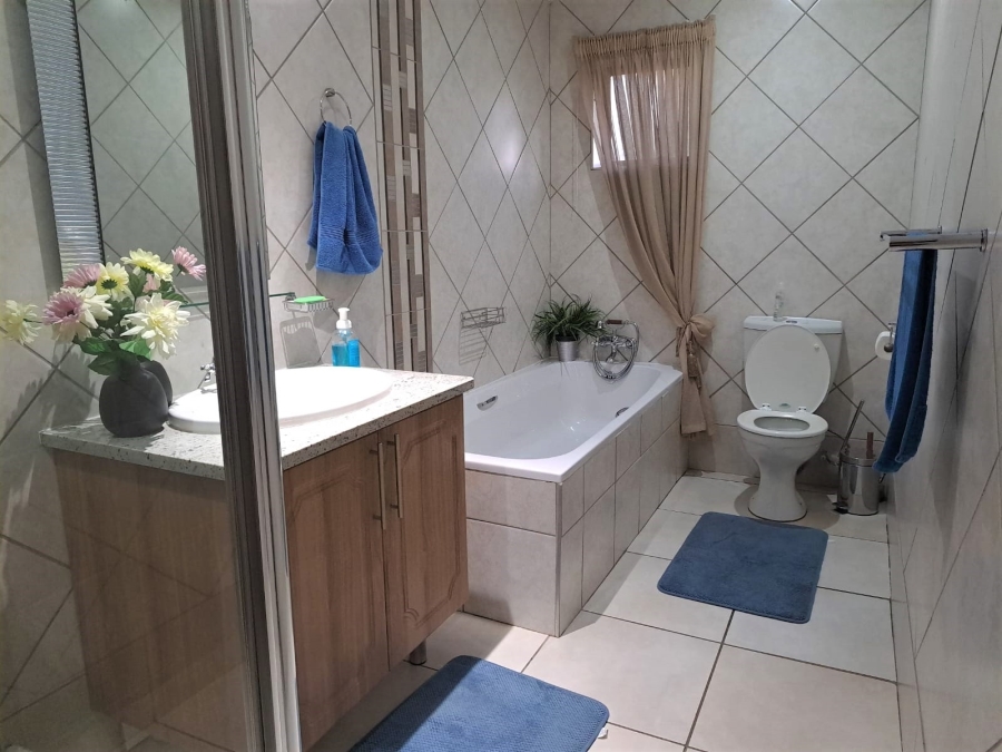 4 Bedroom Property for Sale in The Wilds Gauteng