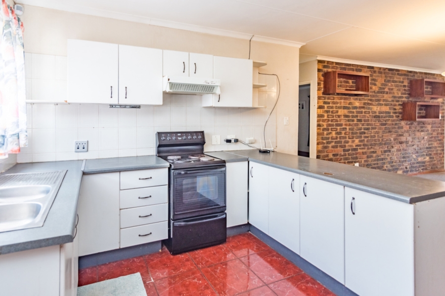 2 Bedroom Property for Sale in Noordheuwel Gauteng