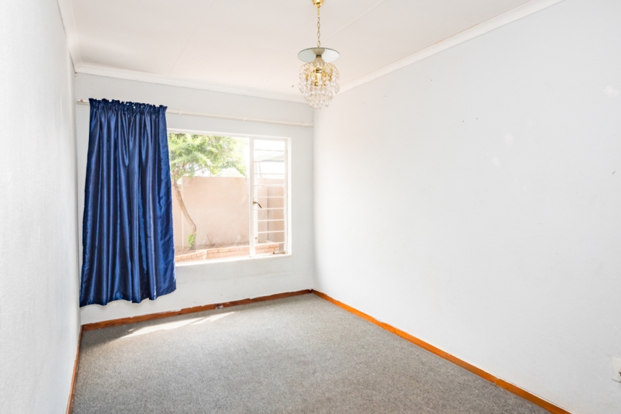 2 Bedroom Property for Sale in Noordheuwel Gauteng