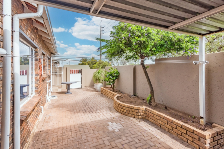 2 Bedroom Property for Sale in Noordheuwel Gauteng