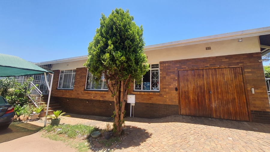 4 Bedroom Property for Sale in Florida Gauteng