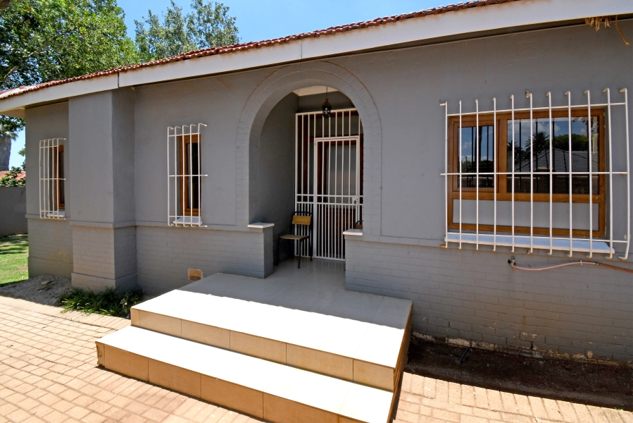 5 Bedroom Property for Sale in Highlands North Gauteng