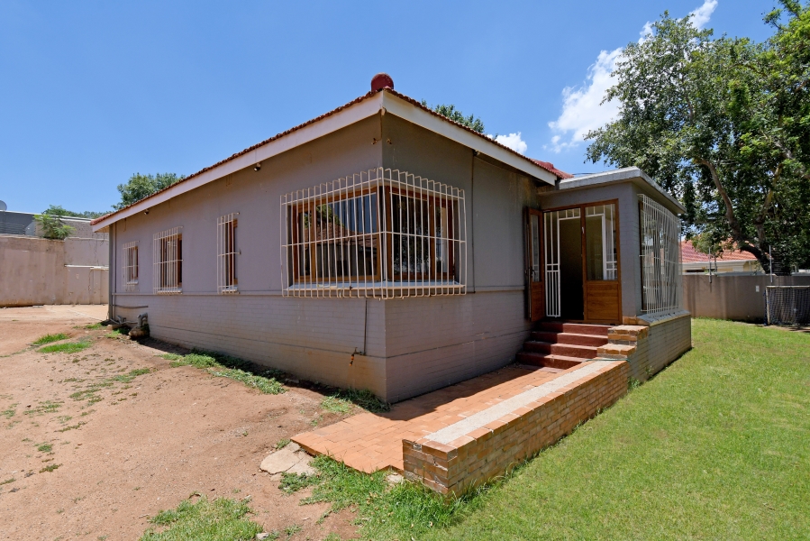 5 Bedroom Property for Sale in Highlands North Gauteng