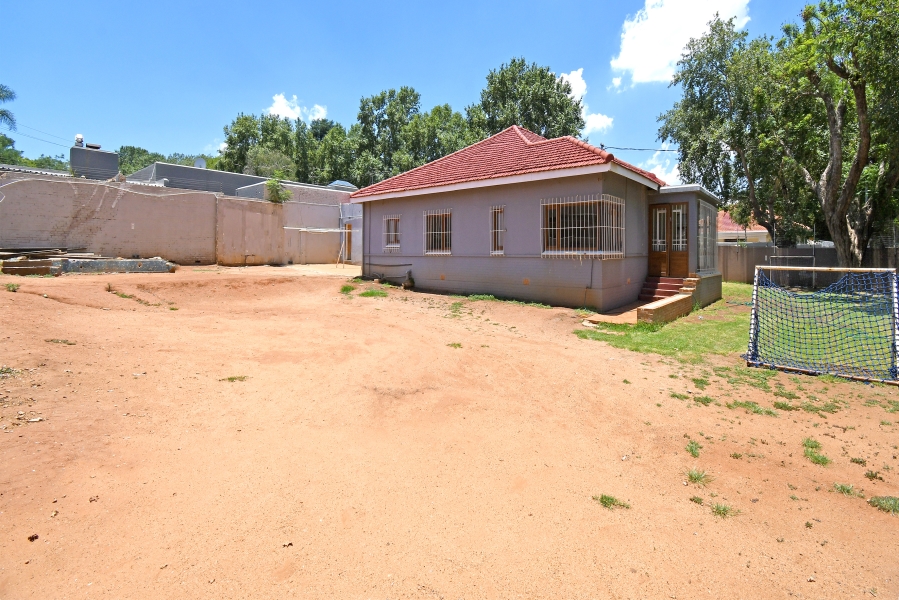 5 Bedroom Property for Sale in Highlands North Gauteng