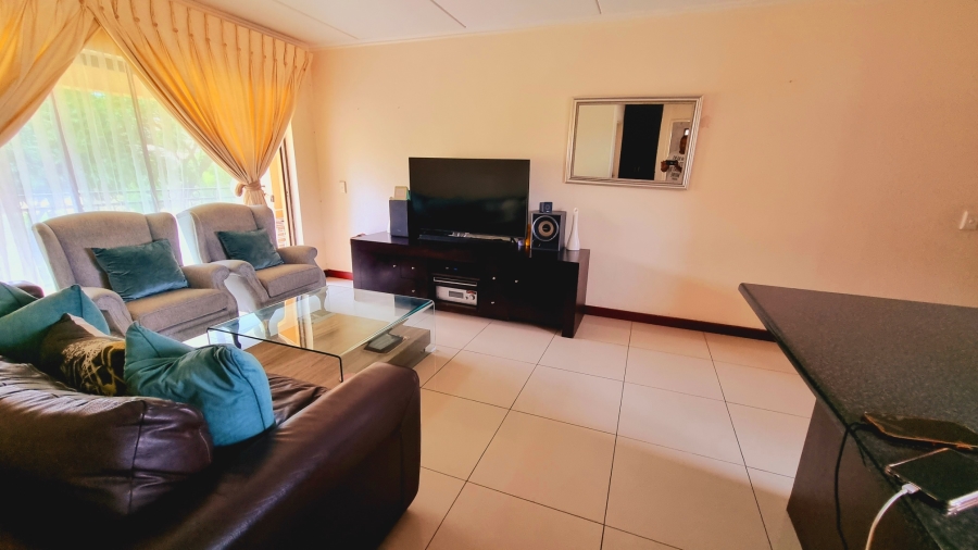 To Let 2 Bedroom Property for Rent in Halfway Gardens Gauteng