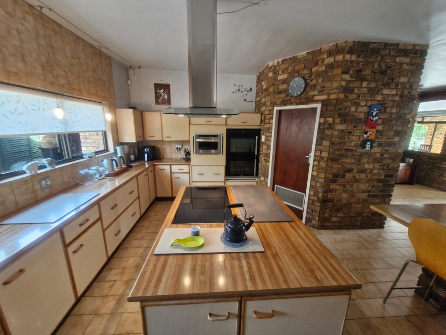 5 Bedroom Property for Sale in Wierda Park Gauteng