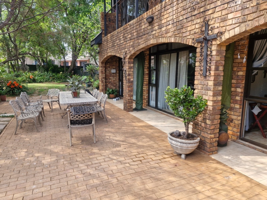 5 Bedroom Property for Sale in Wierda Park Gauteng