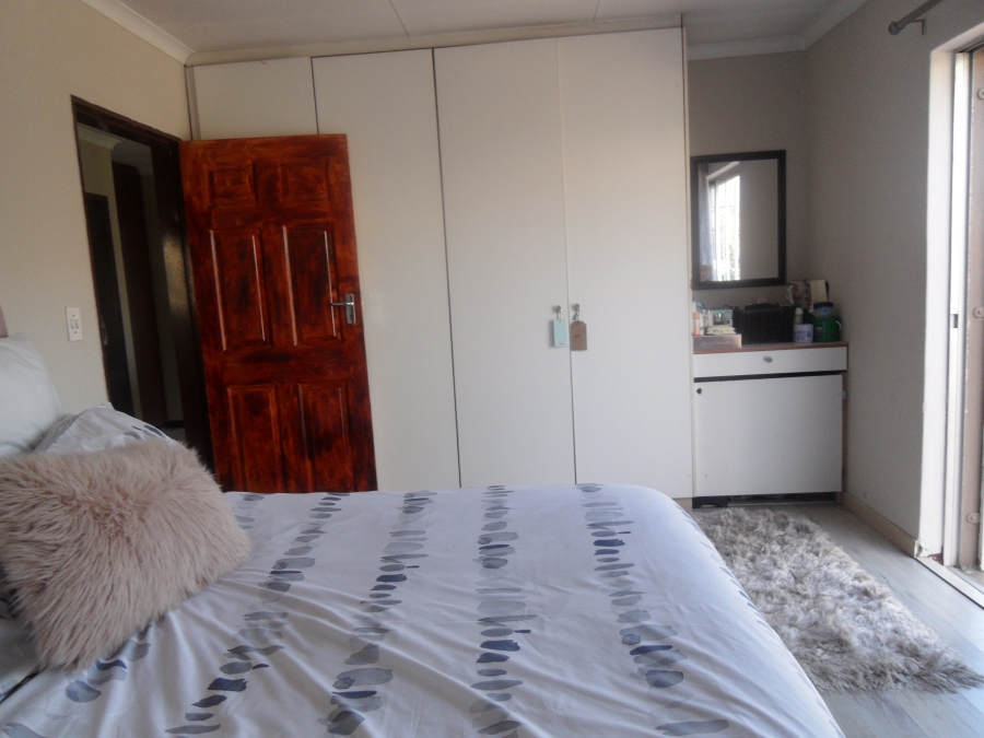 3 Bedroom Property for Sale in Corlett Gardens Gauteng