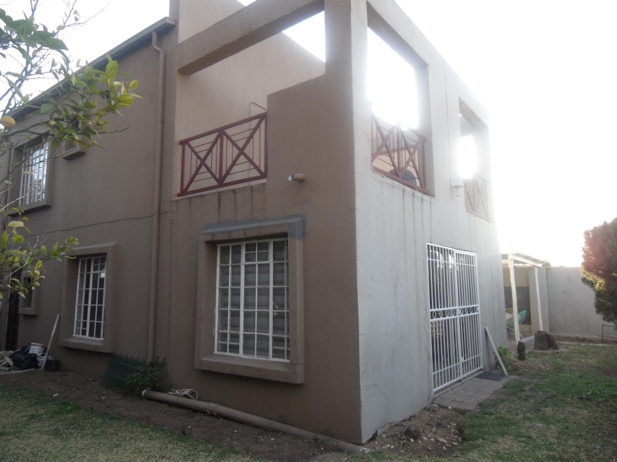 3 Bedroom Property for Sale in Corlett Gardens Gauteng