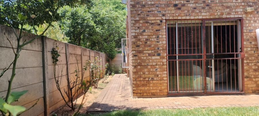 2 Bedroom Property for Sale in Sonneglans Gauteng