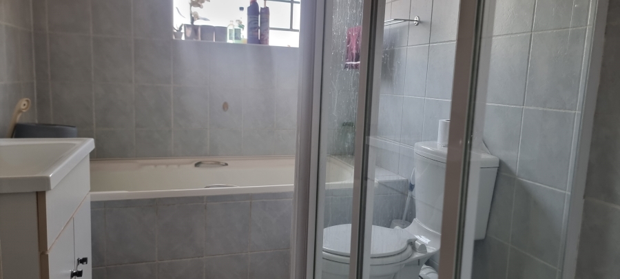 2 Bedroom Property for Sale in Sonneglans Gauteng