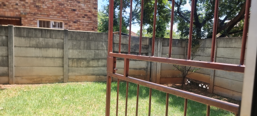 2 Bedroom Property for Sale in Sonneglans Gauteng