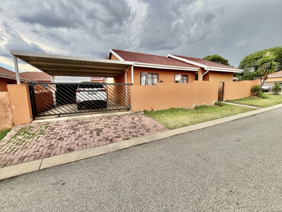 To Let 3 Bedroom Property for Rent in Noordwyk Gauteng