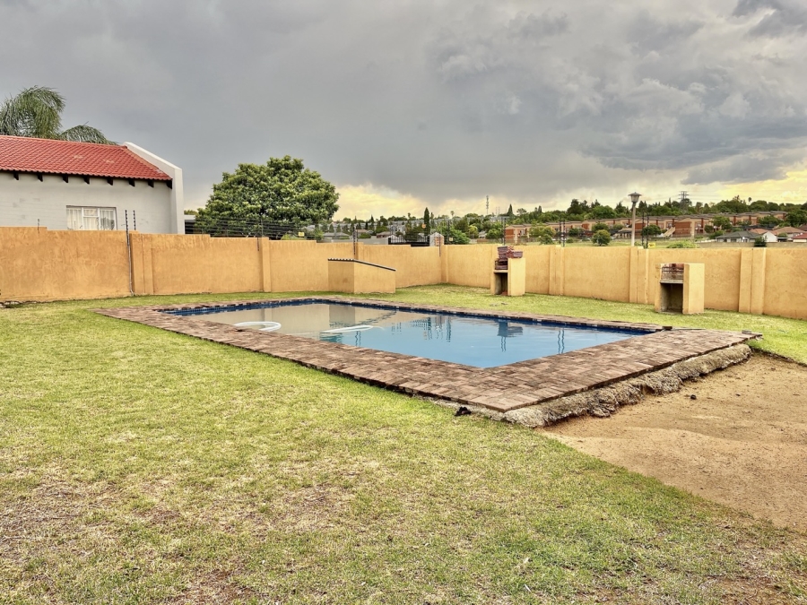 To Let 3 Bedroom Property for Rent in Noordwyk Gauteng