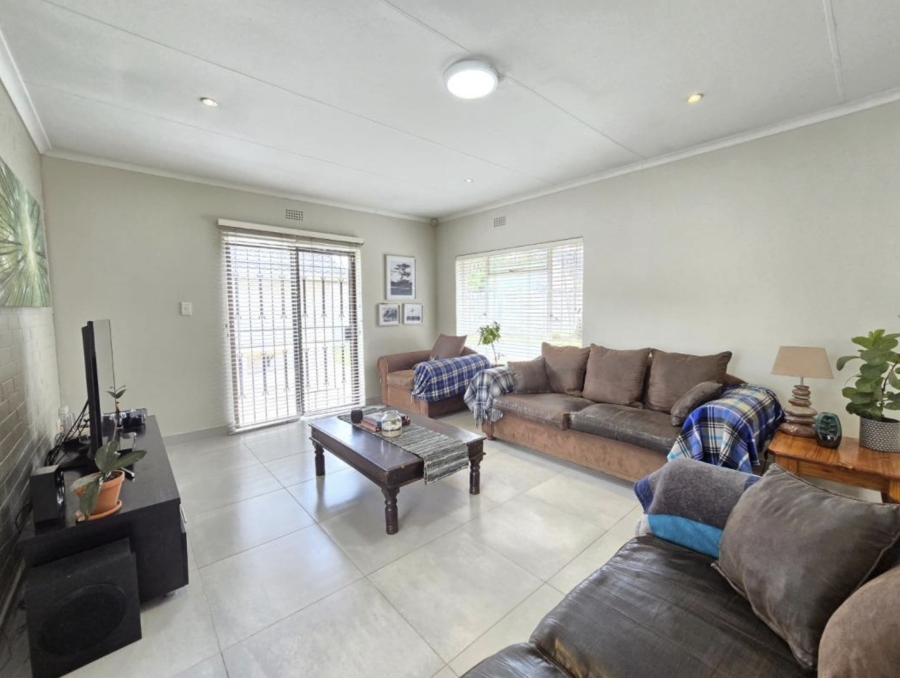 3 Bedroom Property for Sale in Buurendal Gauteng