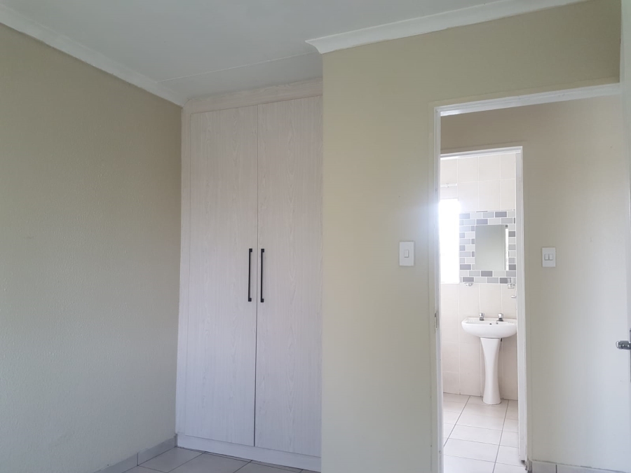 To Let 3 Bedroom Property for Rent in Ormonde Gauteng