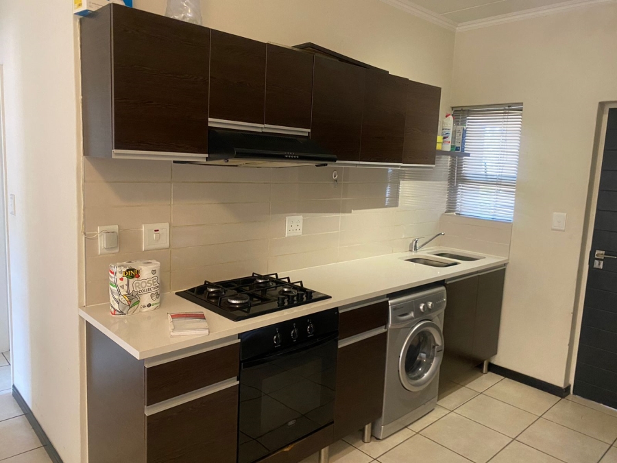 To Let 2 Bedroom Property for Rent in Greenstone Gate Gauteng