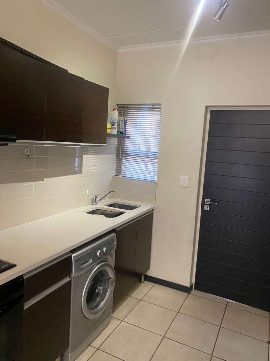 To Let 2 Bedroom Property for Rent in Greenstone Gate Gauteng