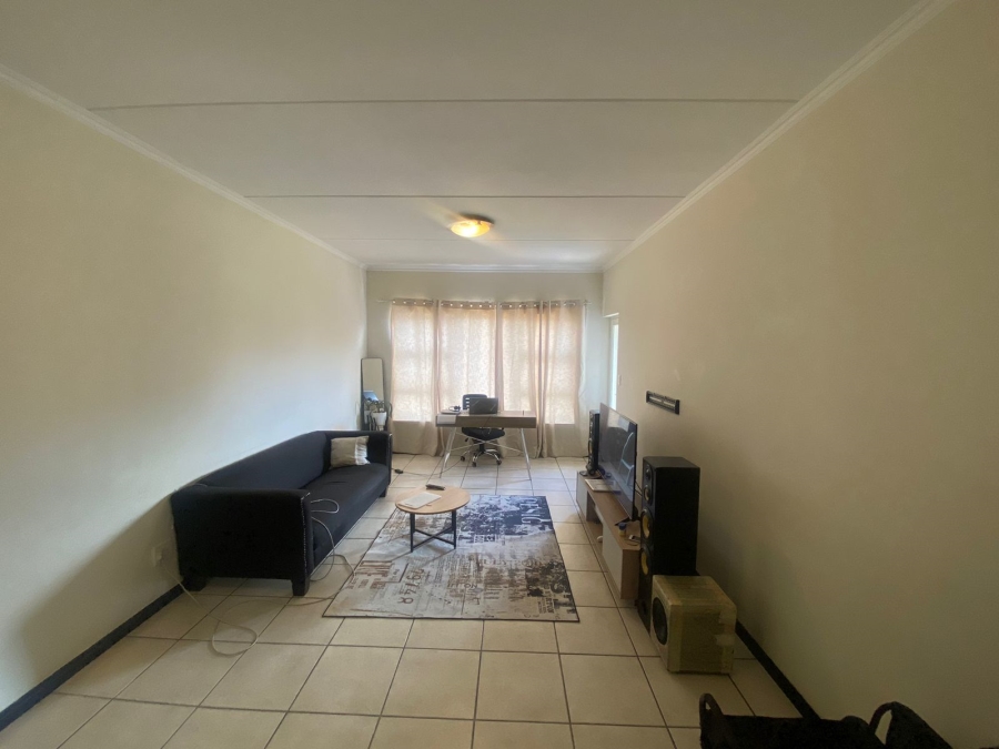 To Let 2 Bedroom Property for Rent in Greenstone Gate Gauteng