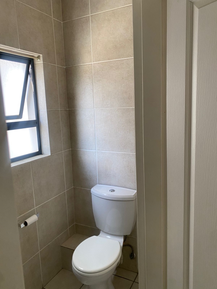 To Let 2 Bedroom Property for Rent in Greenstone Gate Gauteng