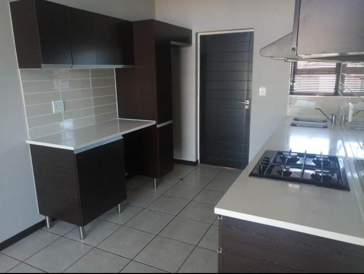 To Let 2 Bedroom Property for Rent in Greenstone Gate Gauteng