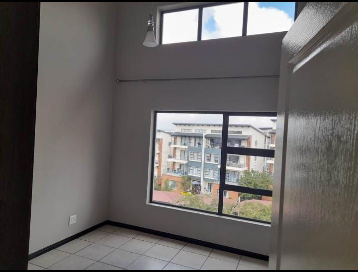 To Let 2 Bedroom Property for Rent in Greenstone Gate Gauteng