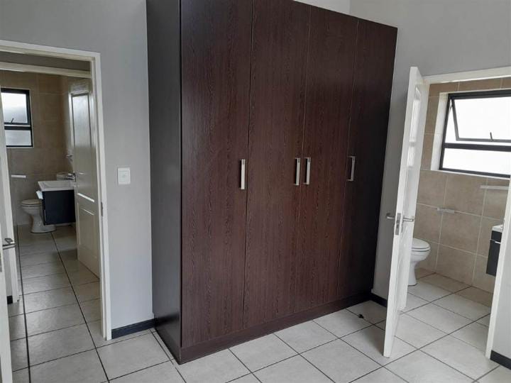 To Let 2 Bedroom Property for Rent in Greenstone Gate Gauteng