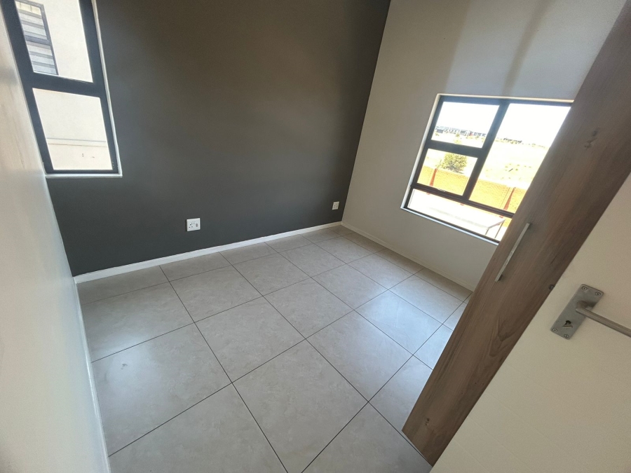 To Let 1 Bedroom Property for Rent in Modderfontein Gauteng