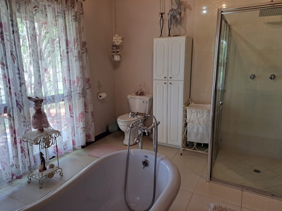 5 Bedroom Property for Sale in Letamo Game Farm Gauteng